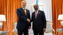 Bakan Fidan'dan Doha'da diplomasi: Somali Cumhurbakan Mahmud ile bir araya geldi