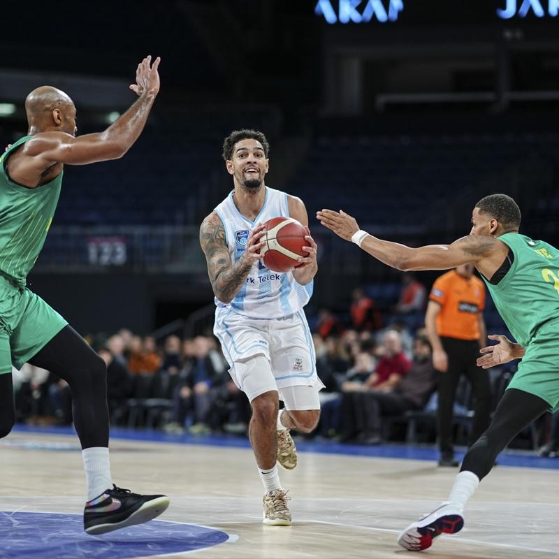 Trk Telekom, Esenler Erok karsnda zafere uzand