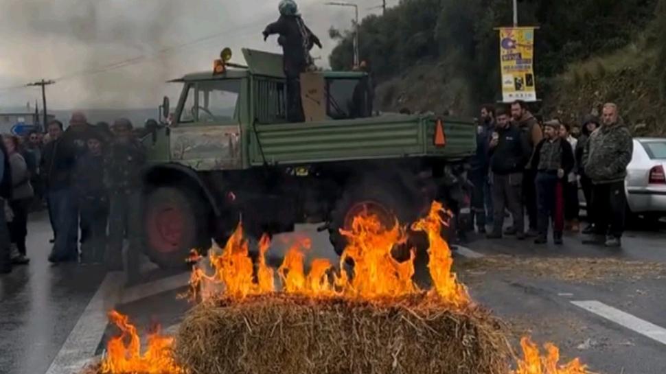 Yunanistan'da çiftçi grevi krizi büyüdü: Tır geçişleri durduruldu, tarih verildi
