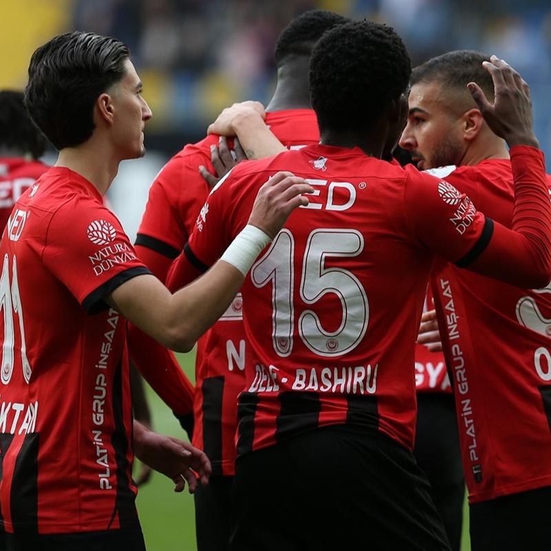 Genlerbirlii, 4 galibiyetin 4'n de stanbul ekiplerine kar ald