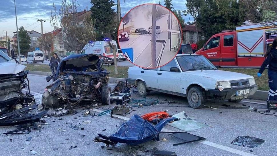 İki can alan kaza kamerada! Kontrolden çıkan araç dehşet saçtı