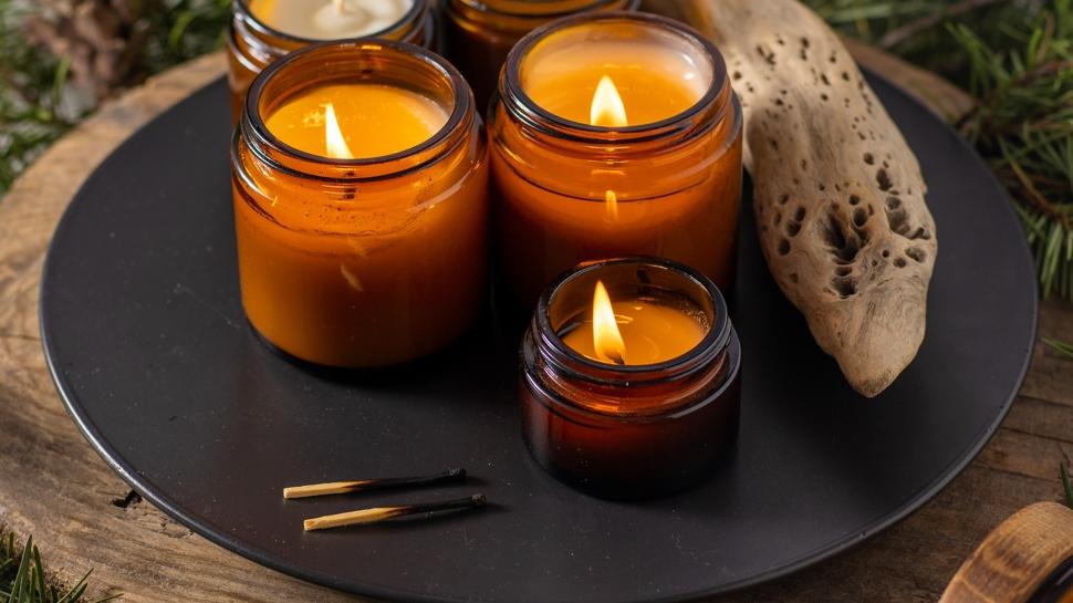 Kavanozlar� ��pe atmay�n! Me�er mumluk oluyormu�, y�lba��na en kolay dekor