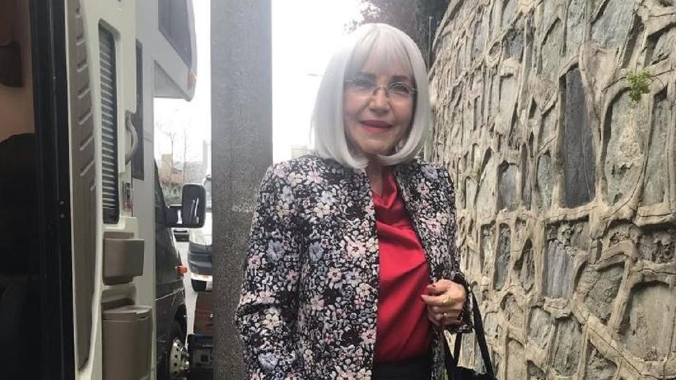 Sihirli Annem'in Perihan'ıydı... Gül Onat'a 55 yıllık dostlarından ziyaret!