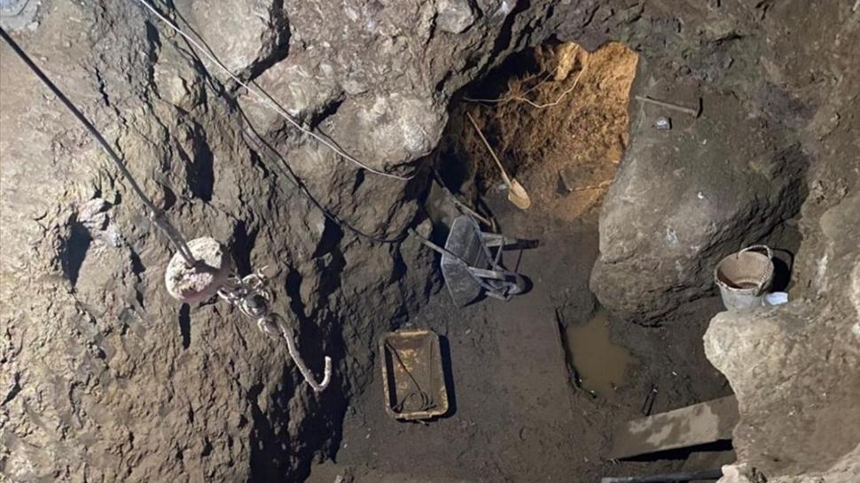 Suçüstü yakalandılar! Kaçak kazı yarım kaldı