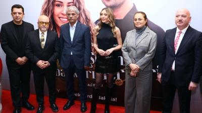 Bak�'de T�rk sinemas� ��leni� Sinem Kobal hayranlar�yla bulu�tu, s�ra Bug�n G�zel filminde�