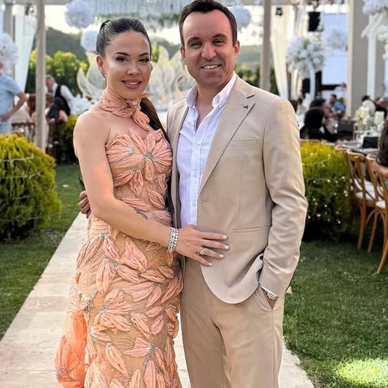 'Aylk gelirim 100 bin lira' diyen fenomen kilo kilo altnlarn paylat