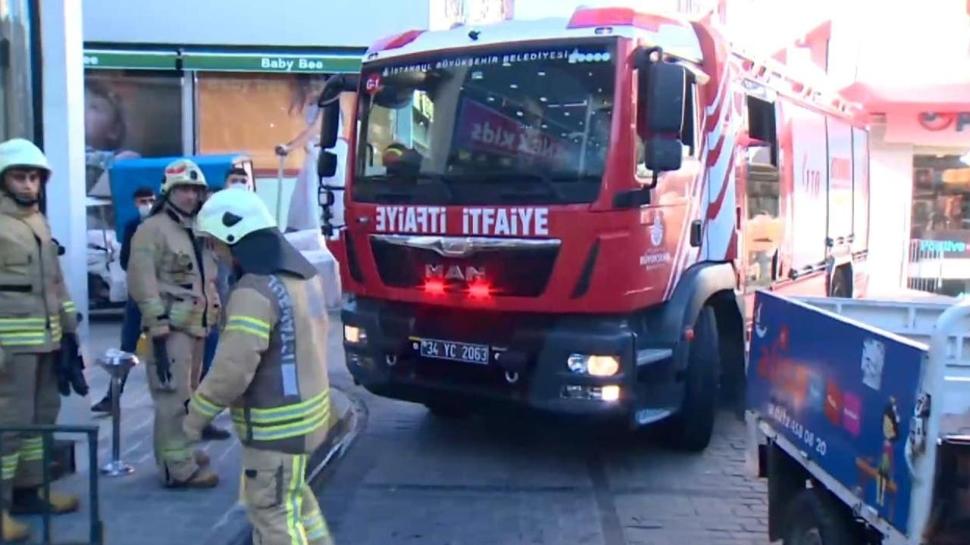 Bakırköy'de etiket fabrikasında yangın