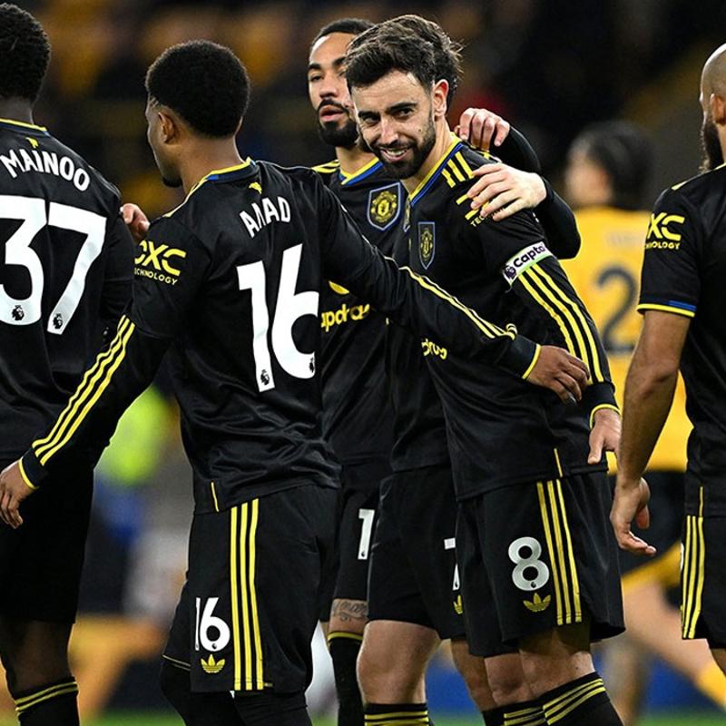 Manchester United deplasmanda 4 golle galip