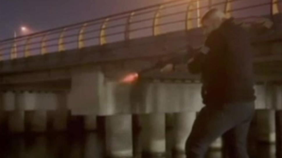 Pompalı tüfekle denize ateş! "Ses terapisi" başını yaktı