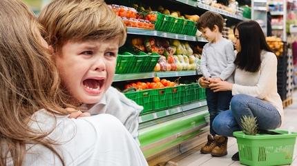 Markette a�lamaktan yerlere yatan �ocu�u nas�l sakinle�tirsek?