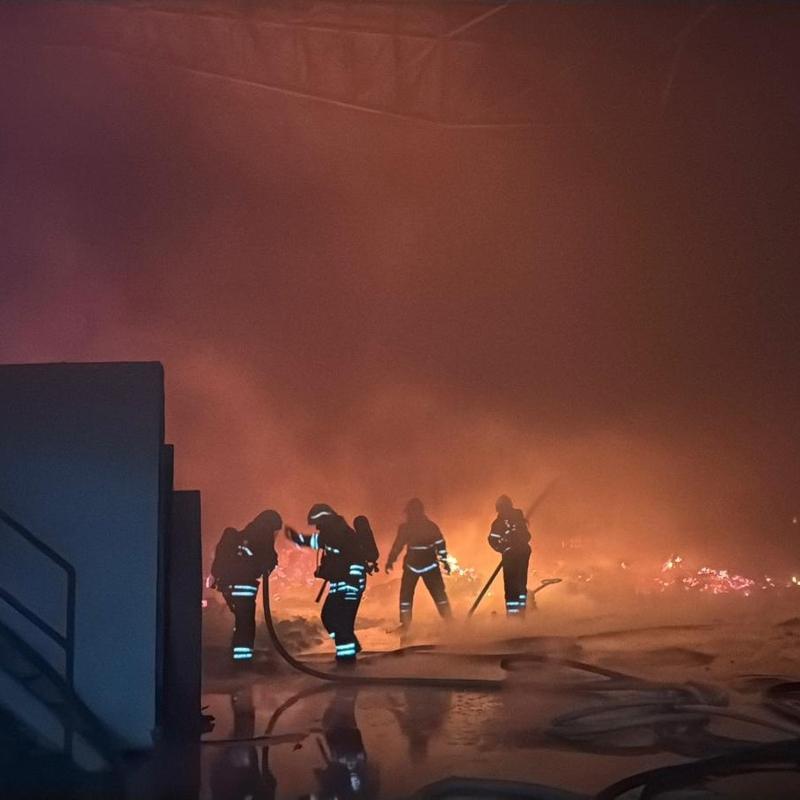 Gaziantep'te ambalaj fabrikasnda yangn... Alevler kontrol altna alnd