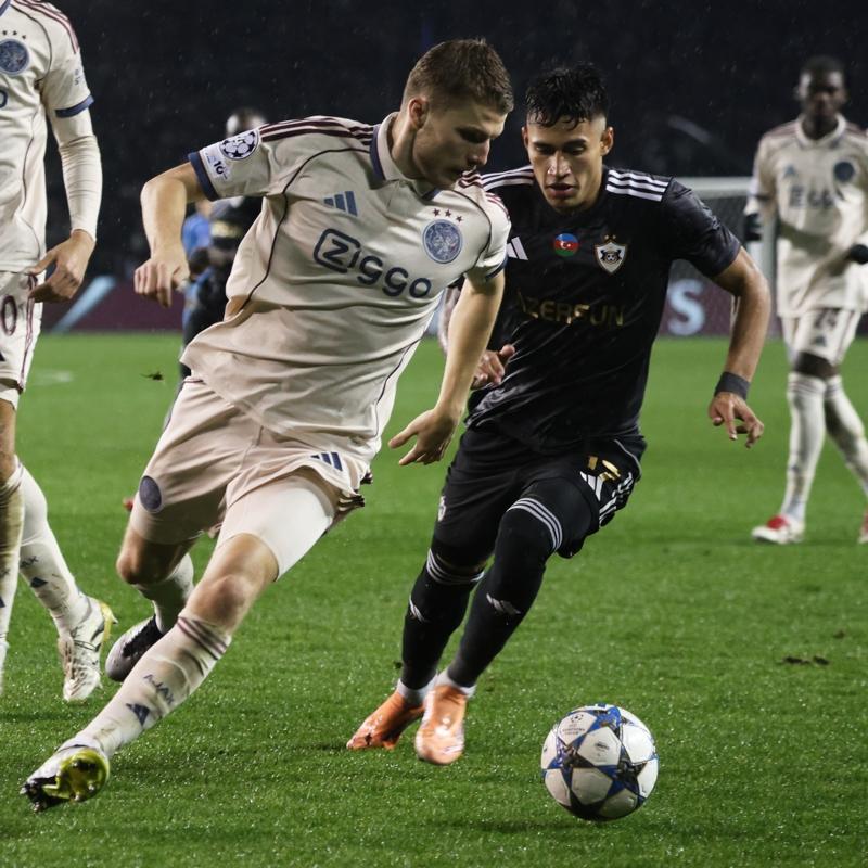 Karaba, Ajax karsnda frsat tepti