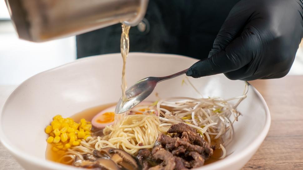 Koreli a���lar tarif soracak: Ev yap�m� ramen tarifi, yumu�ac�k pi�iyor