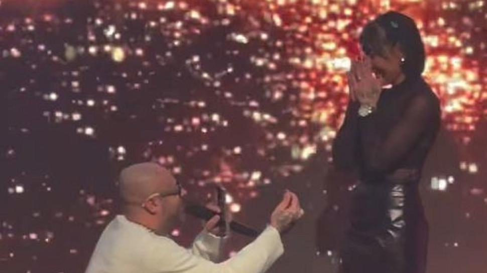 Rapçi Baby Brown'dan sahnede sürpriz evlilik teklifi!