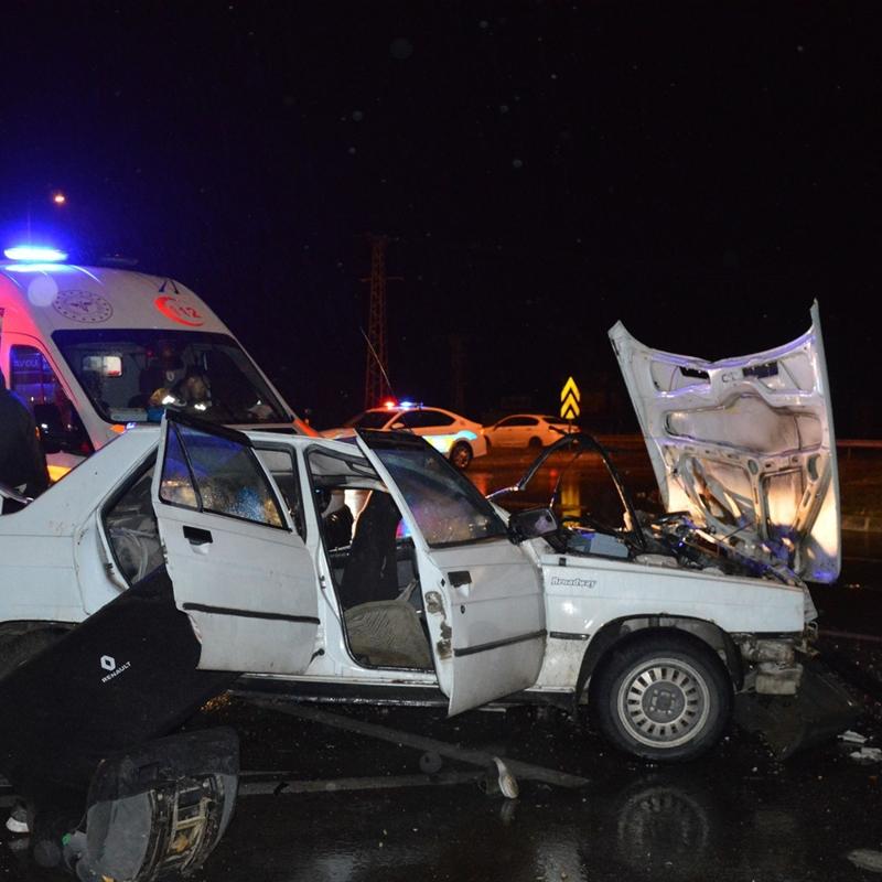 Samsun'da tr ile otomobil arpt: 4 kii yaraland