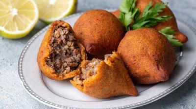 İşin ustasından içli köfte tarifi! Lezzetin sırrı irmikle başlıyor