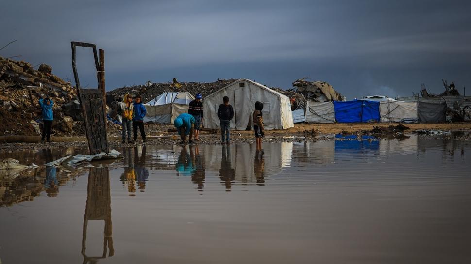 Gazze'de şiddetli yağış! İnsanlık sular altında kaldı