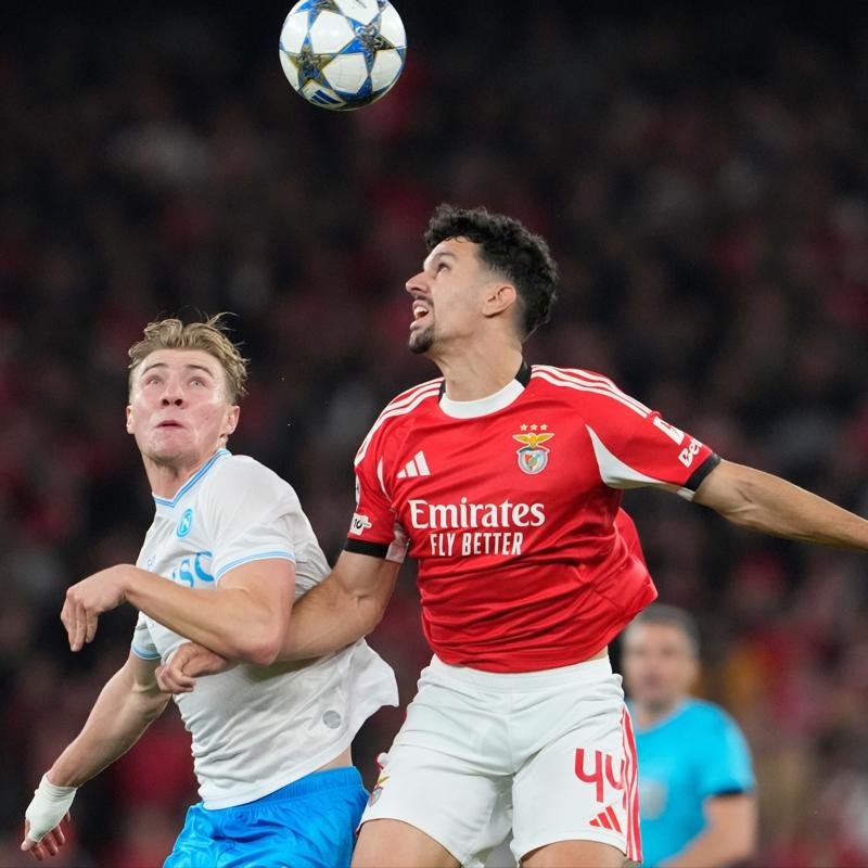 Jose Mourinho'lu Benfica, Napoli'yi devirdi