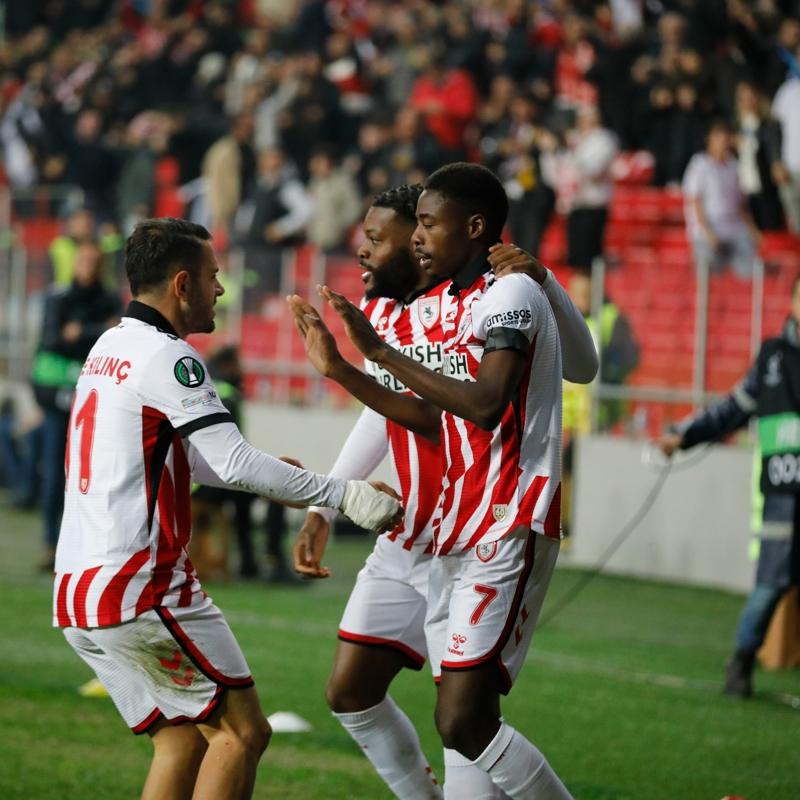 Samsunspor, AEK karsnda ilk 11'de 3 deiiklik yapt