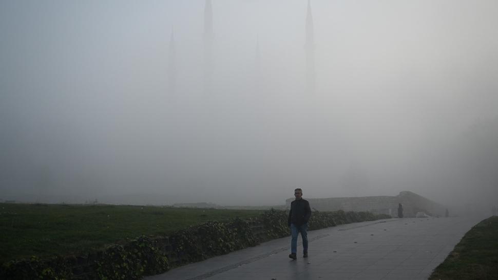 Şehir sis içinde kaldı: Görüş mesafesi 40 metreye düştü