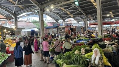 Pazarda ocuu balayp videosunu paylatlar: 3 kii yakaland