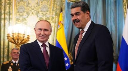 Putin Maduro ile grt... Desteklemeyi srdreceiz