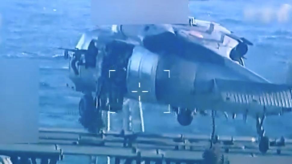 Yasakl petrol sevkiyatna darbe! ABD operasyon grntlerini paylat