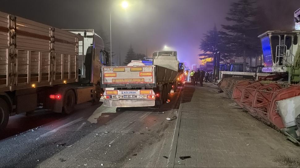 Eskişehir'de feci kaza! Tır ile servis minibüsü çarpıştı: Çok sayıda yaralı