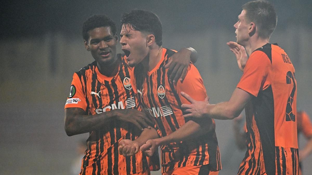 arda turan shakhtar donetsk konferans ligi fotoraflar resimleri