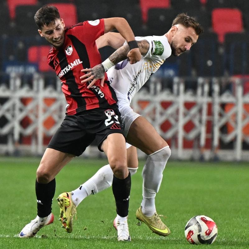 Tayyip Talha Sanu ameliyat edildi