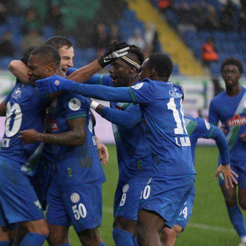 �aykur Rizespor evinde 3 golle kazand�