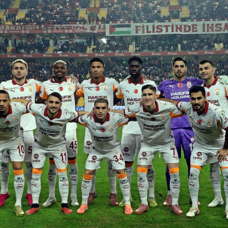 Yunus Akg�n 7 ma� sonra yeniden ilk 11'de!