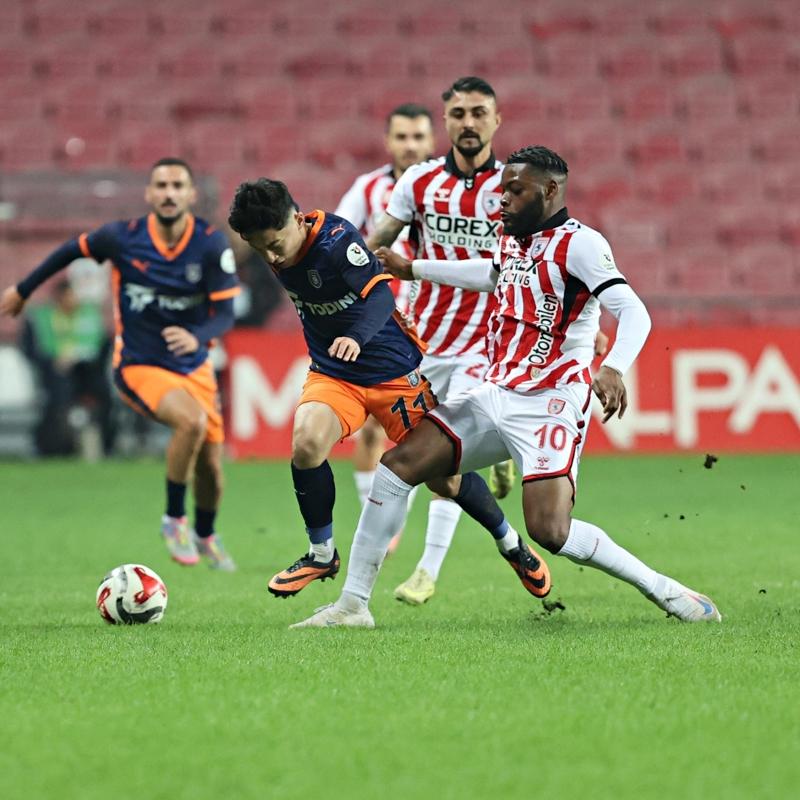Baakehir zorlu Samsunspor deplasmannda kazand