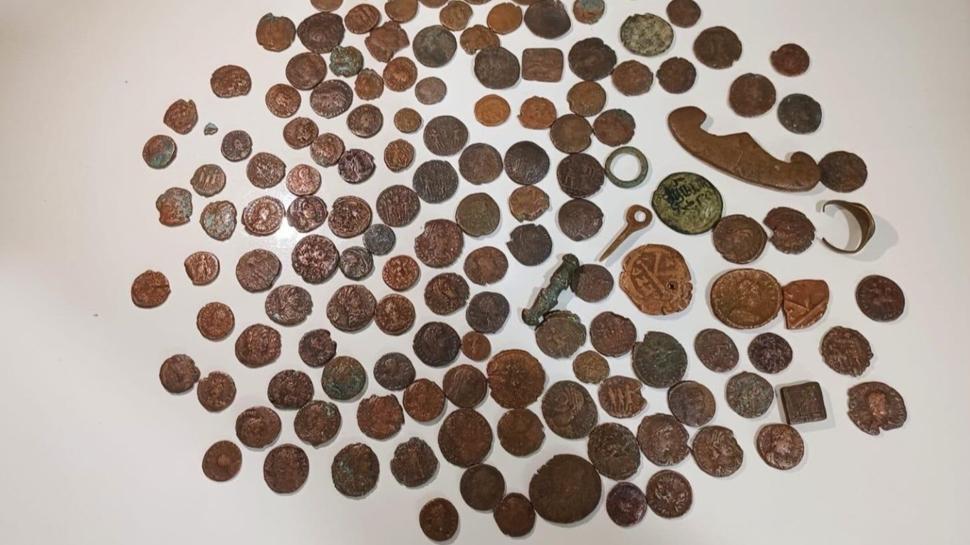 Bursa'da tarihi eser operasyonu: 143 sikke ele geçirildi