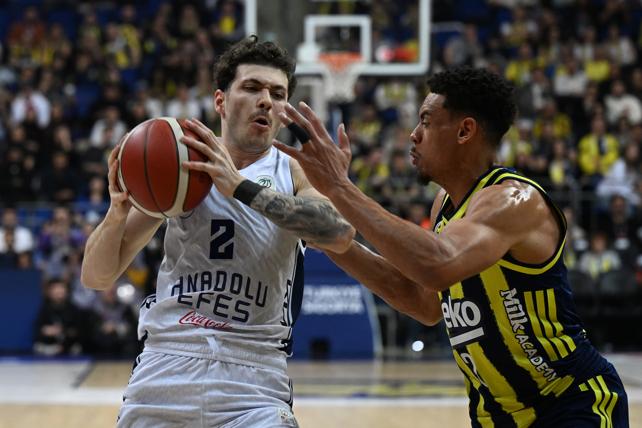 Fenerbahçe Beko evinde Anadolu Efes'i uzatmada yıktı