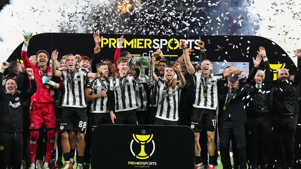 İskoçya'da kupanın sahibi St. Mirren oldu!