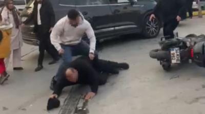 Esenyurt'ta trafikte deh�et: S�r�c�y� �ld�resiye d�vd�