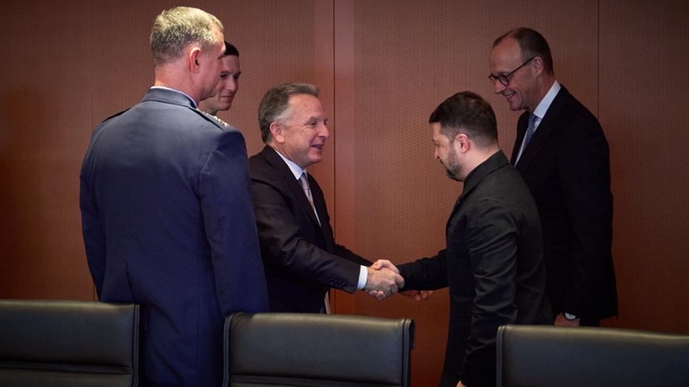 Berlin'de 5 saatlik kritik zirve! Ukrayna-ABD heyetleri masada