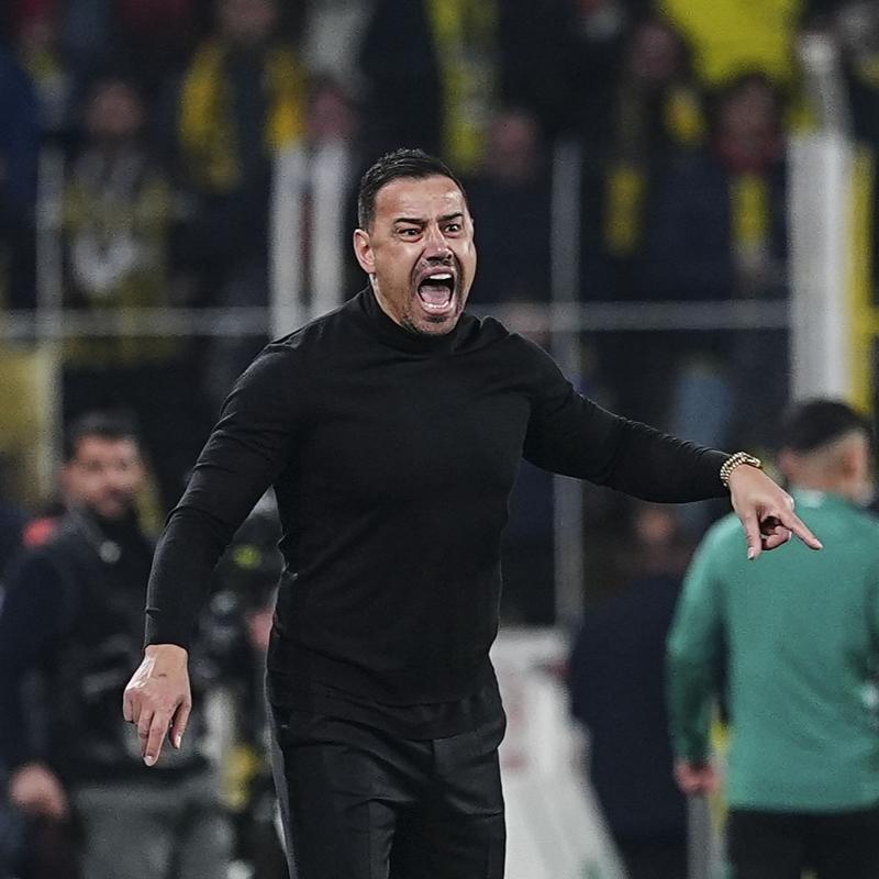 �a�da� Atan'dan tepki! �Hakemli�i b�rakt�, neden VAR'da?�