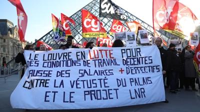 Louvre M�zesi personeli k�t� �al��ma �artlar� y�z�nden grevde