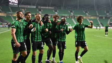 Sakaryaspor evinde Hatayspor'u rahat ge�ti