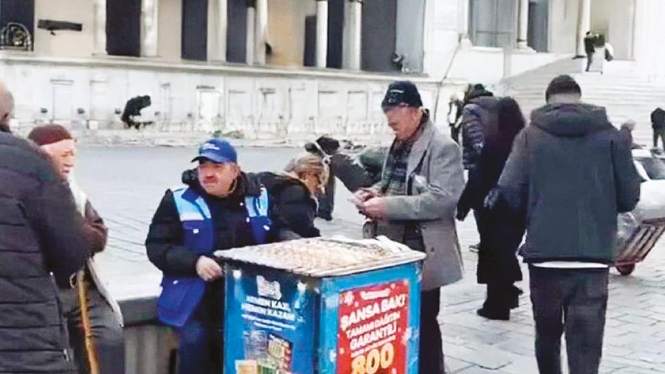 Cami önünde piyango yasağı