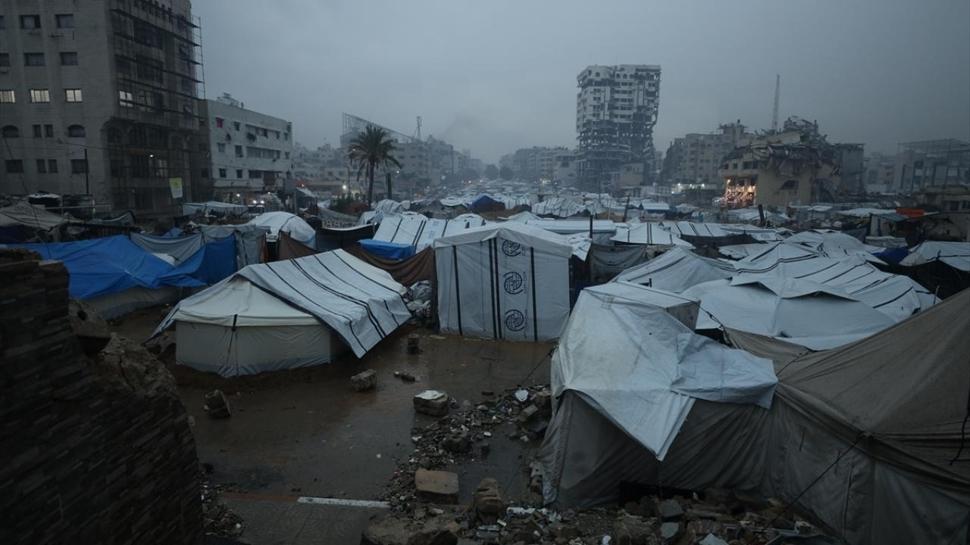 Gazze'de binlerce çadır sular altında kaldı