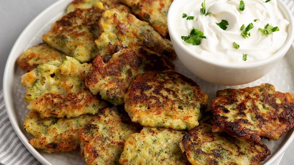 Kahvaltıya şipşak 5 dakikada kabak mücver tarifi: Hem kolay hem hafif, çok lezzetli…