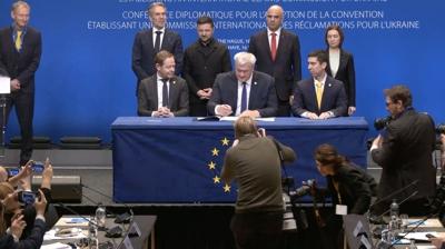 30'dan fazla �lke Ukrayna i�in birle�ti! �lk imzalar Lahey'de at�ld�