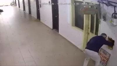 40 bin dolarl�k saati b�yle �alm��lar! �nce duvar� delip...  