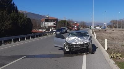 Denizli'de 2 otomobil �arp��t�: 1 ki�i hayat�n� kaybetti