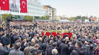 Manisa, G�l�ah Durbay'� u�urlad�... Kentin ilk kad�n belediye ba�kan�yd�