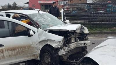 Samsun'da 3 ara� zincirleme kazaya kar��t�: 6 ki�i yaraland�