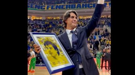 Fenerbah�e, eski milli basketbolcusu �brahim Kutluay'� onurland�rd�